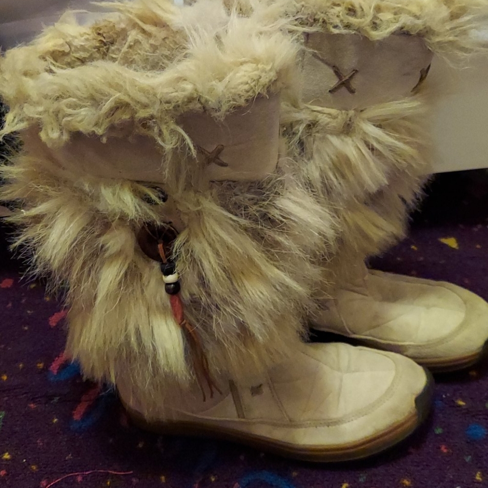 beautifully furry boots!!!